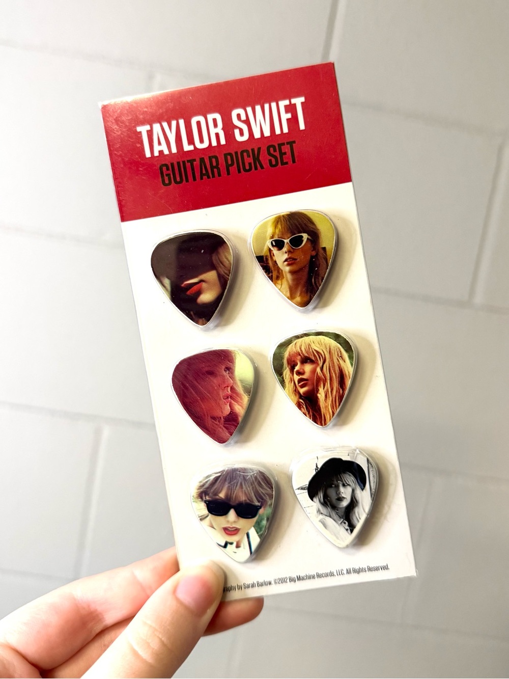 Taylor Swift The Red Tour 2012 6 Piece Guitar Pick Set Collectible Pick Pack